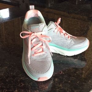 Skechers Women’s D’Lux Walker Sneakers size 7